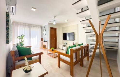 Casa com piscina, churrasqueira e estacionamento - Foto 10