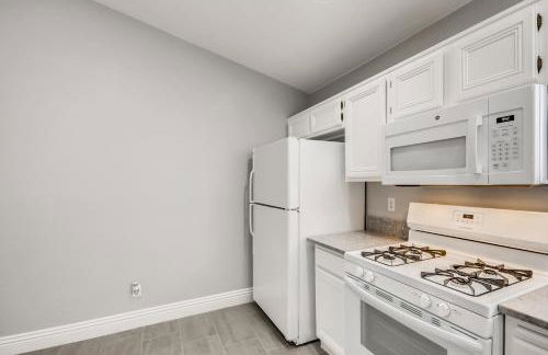 Luxurious House With A Pool, Spa, and Patio, Sleeps 6 Comfortably - Foto 12