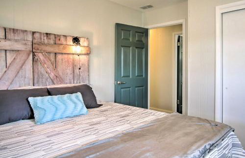 Lakefront Gem with Screened Porch and Game Room! - Foto 13