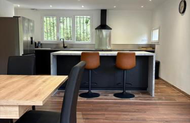 Elegant countryside retreat with pool & jacuzzi - Foto 8