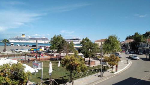 View apartment - Photo 3