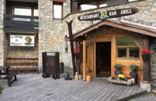 Ski in and Out 2-Bed Apartment in Meribel - Foto 10