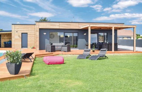 Gorgeous Home In Créances With Wifi - Foto 10