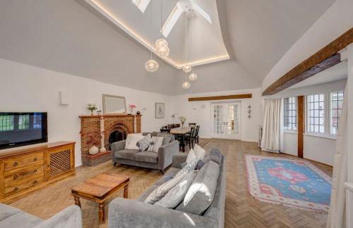 NEW - Beautiful, spacious Beechwood Lodge with lovely gardens - Photo 2