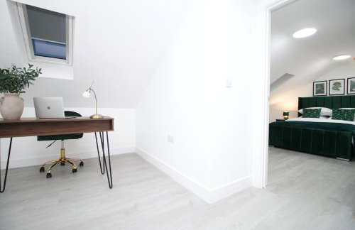 New Cardiff Bloc Exclusive Apartments By Prime Stays - Shops and Parking - Great for Groups and Families - Foto 65