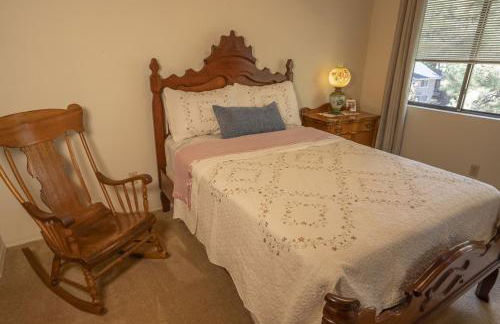 3BR Flagstaff Escape with Deck and Pine Views - Foto 14