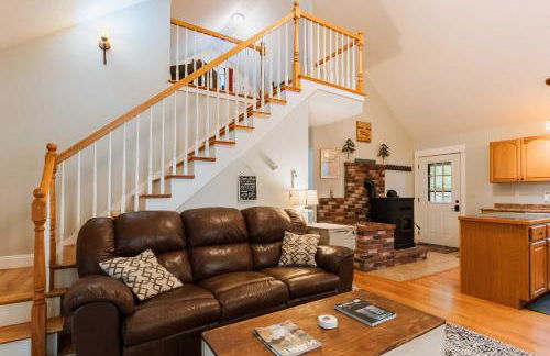 Waterfront Sebec Lake Home with Yard and Fire Pit - Foto 4