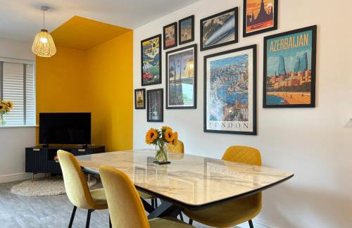 4BR - 3BA - Fast Wi-Fi - Free Parking - Garden - EV Point - Photo 2