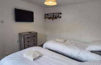 The Glen - Contractor Haven with Fast WiFi & Easy Parking by Hosterooo - Foto 10