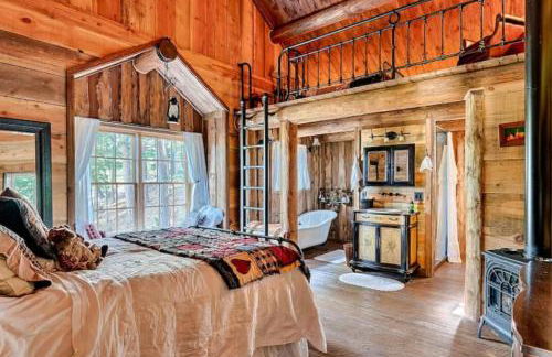 Hot Tub and Mtn Views Woodsy Cabin in Greer - Foto 9