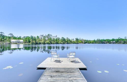 Lovely Carrabelle Home with Lake Views and Pool Access - Foto 1
