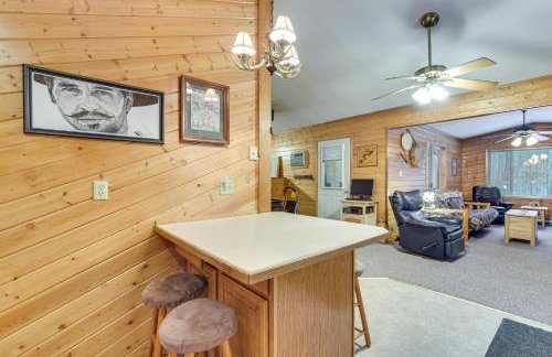 Woodland Cabin with Fishing, ATV and Snowmobile Trails - Foto 11