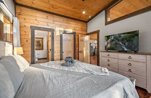 Chardonnay Chalet - Luxe Modern Chalet - Hot Tub, Wi-Fi, Fire Pit, Game Room, Amazing Deck - 15 min to Blue Ridge - Foto 25