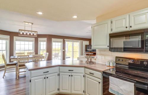 Charming Edgemont Home with Deck and Lake Views! - Foto 13