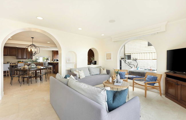 Shoreline by Avantstay Spectacular Beachfront Home w/ Fire Pit, Spa & Pool Table - Foto 13