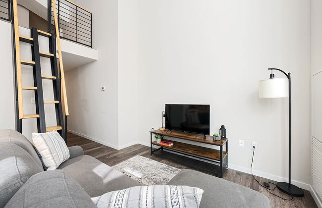 Cincinnati City Club Apartments by Airriva - Photo 25