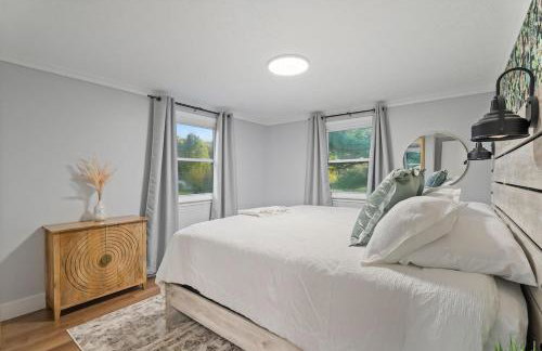 Near Ithaca! Hot Tub! LRG Home! Sleeps 14 Dogs ok! - Foto 5