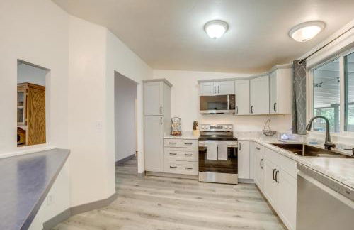 Snowy Peak Views and Cozy Game Nights Pine Home - Foto 10