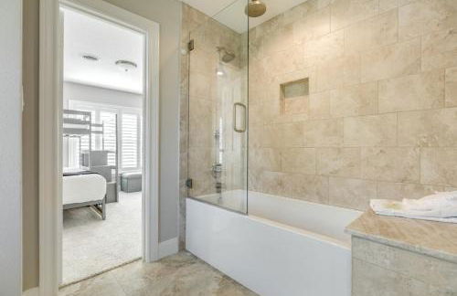 Stunning Waterfront Rental Property with Private Dock and Pool - Foto 22