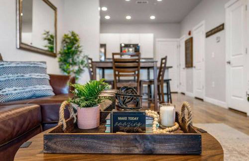 Spacious 2-Story, Pet&Fam Friendly, WFH, Gym&Pool - Foto 23