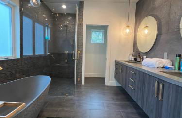 The Arts House - Private and Gated Home in Silver Lake with Pool & Views - Photo 15