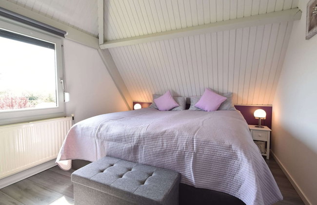 Snug Holiday Home in Herkingen with Hot Tub in Garden - Foto 13