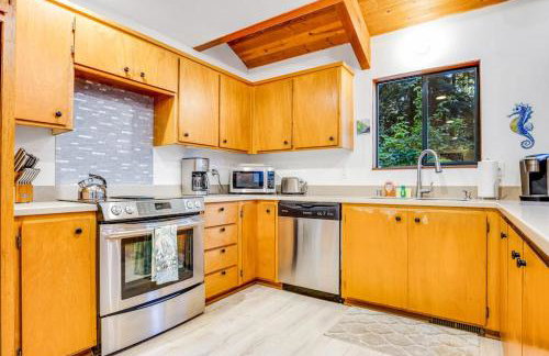 Redwood Retreat - Photo 7