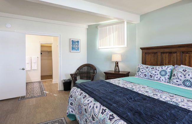 Beachfront Retreat - Photo 13