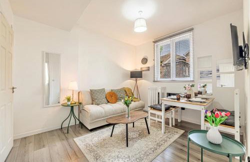 Large One Bedroom Apartments Southsea Sleeps 3 - Free Parking - Foto 33