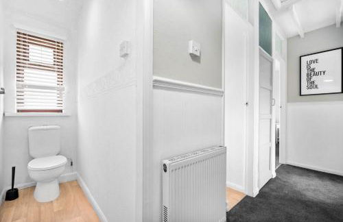 Three Bedroom House - Garden Space - Parking Included - Netflix Access - Parking - 74B - Foto 48