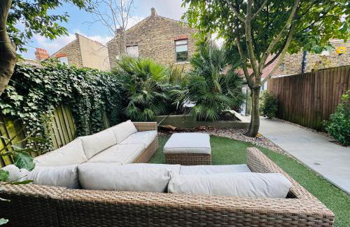 Stunning Home, Garden, Parking & Close Train Stations - Foto 2