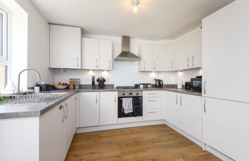 Spacious 3 Bedroom House In Canterbury with Garden and Driveway - Sleeps 7 - Photo 11