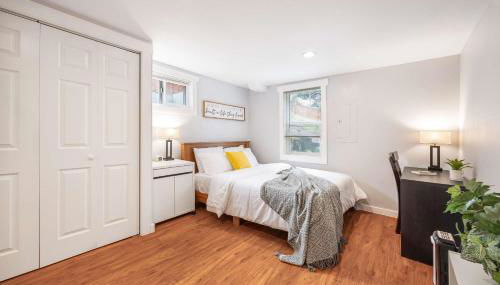 Spacious 2BR Home Backyard Parking & UW - Foto 3