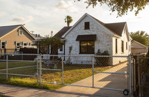 Hidden Gem Near Plaza Mall - Mi Casita McAllen - Foto 1