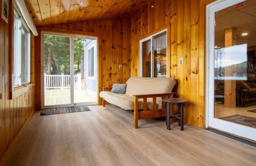 Lakefront Home with Seasonal Dock in Limerick! - Foto 11