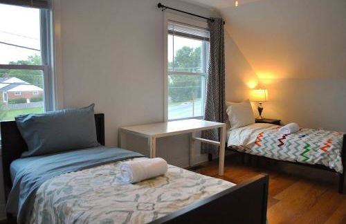 Stylish 4-Bedroom Full House. Plenty of Parking! - Foto 10