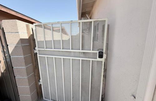 Vegas Apt 8 Mins to The Strip - Free Parking - Foto 24