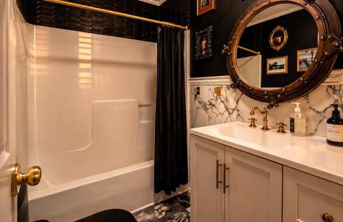 Romantic Nautical Stay in Downtown Wilmington, Cape Fear Inspired, Walkable & Pet-Friendly - Foto 9
