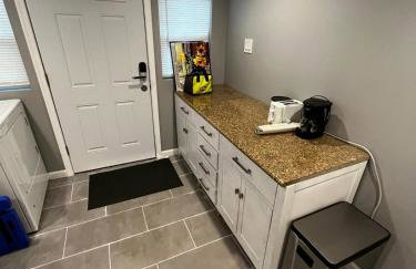 Tuscany 2900 - Classic Italian Style 3BR w Parking near Airport - Foto 20