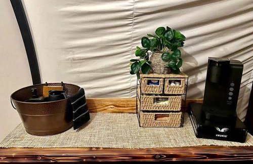 Elegant, Vintage Conestoga Covered Wagon Getaway in Denver, Pennsylvania - Foto 3