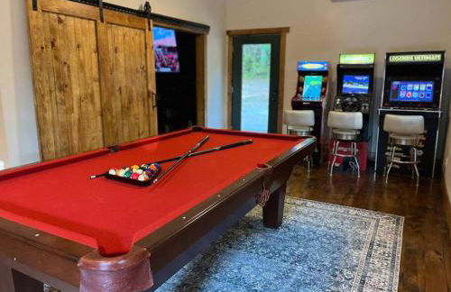 Secluded with Hot tub, Pool table, Arcade, Fishing andTheater Room - Photo 26