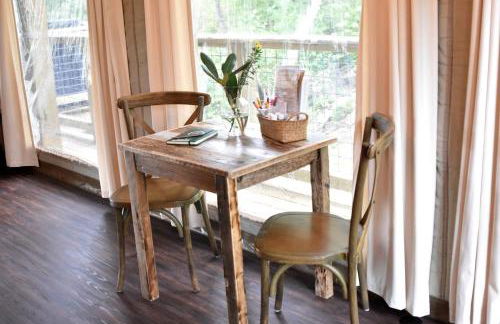 Luxury Family Tree Tent with Private Deck, Soaking Tub & Pizza Oven Near Waterfalls, Zirconia, North Carolina - Foto 11