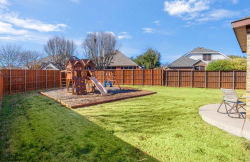 Spacious 4BR 3BA with Yard Mins to LakeLewisville - Foto 39