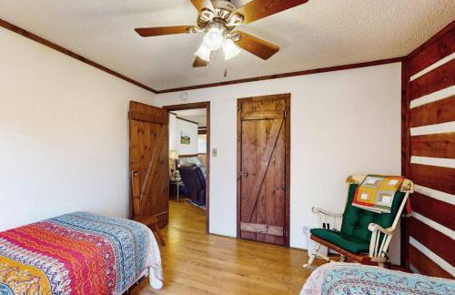 2 Bed 2 Bath Vacation home in Whittier II - Photo 12