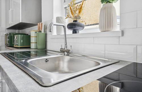 Clover House Stunning Cosy Cottage 3BR By AltoLuxo Short Lets & Serviced Accommodation With Free WiFi & Parking - Foto 18