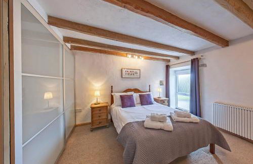 Beautiful 16th Century Ty Cerrig Cottage, set in stunning grounds with great views - Photo 9