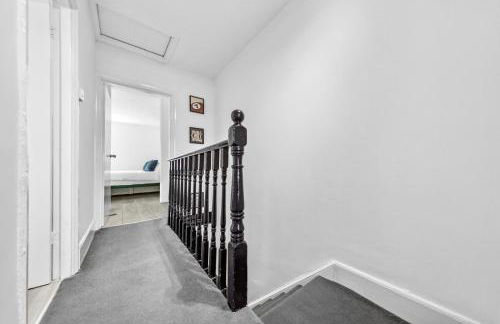 3 Beds Home walking distance from Shirley High Street - sleep 7 - Free Parking - Pool Table - 50" TV - Foto 22