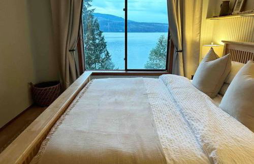 Waterfront Retreat with Fireplace, Hot Tub & Sauna - Foto 19