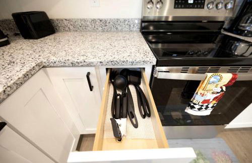 4 Min to Downtown - 10 to Elon - Washer and Dryer - Foto 36