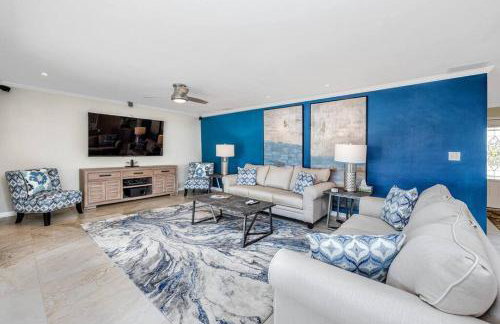 Luxe Private Waterfront Getaway with Pool in Ozona - Foto 19